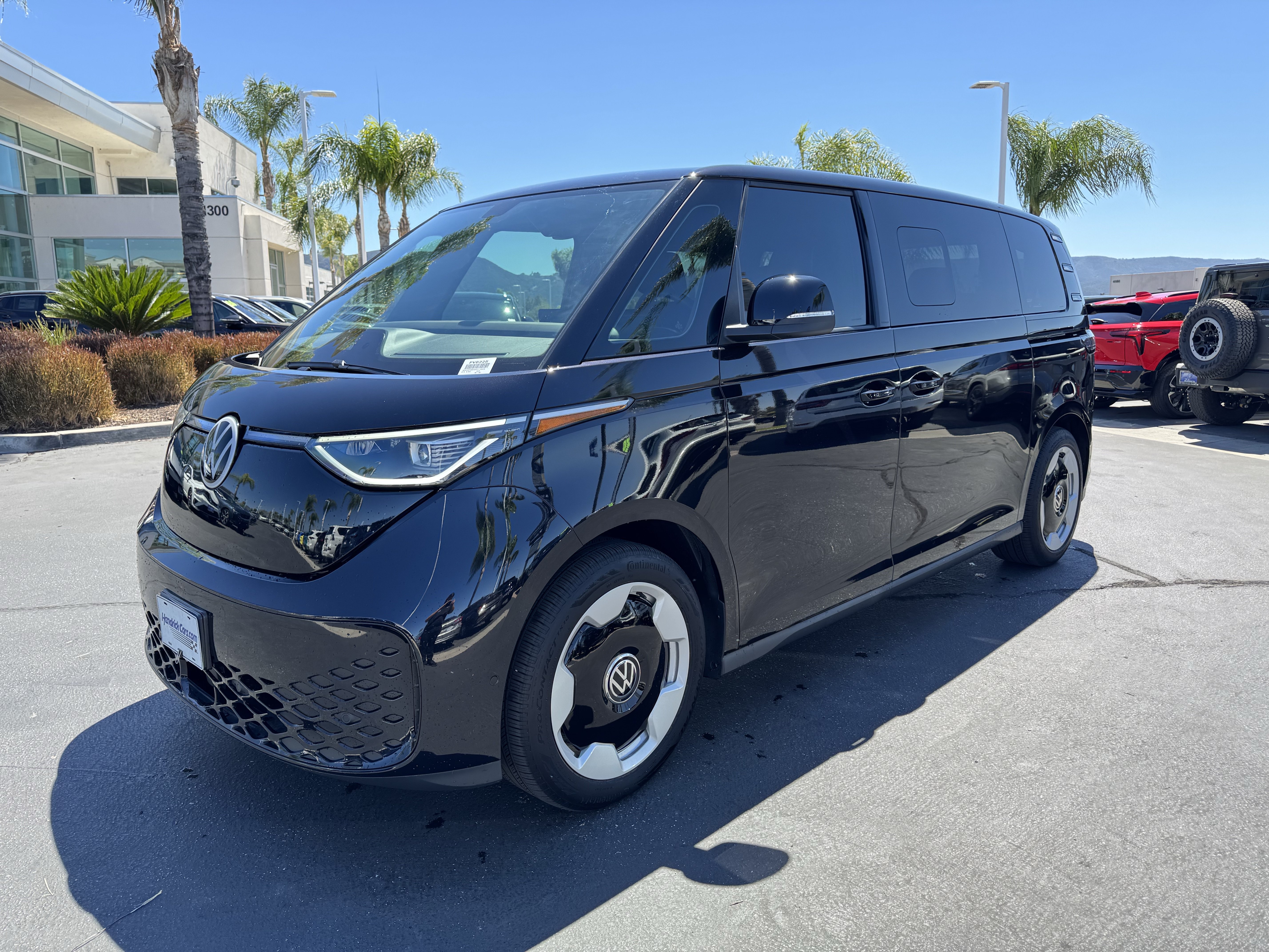 Certified 2025 Volkswagen ID. Buzz Pro S RWD image 5