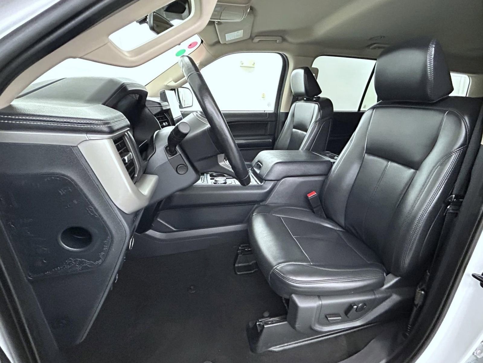 Used 2024 Ford Expedition XLT image 10