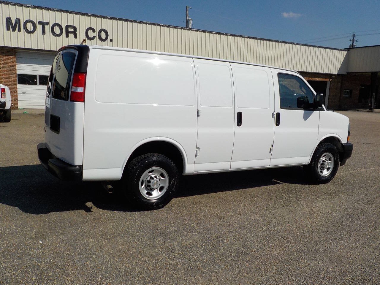 Used 2021 Chevrolet Express 2500 w/ Driver Convenience Package RWD image 5