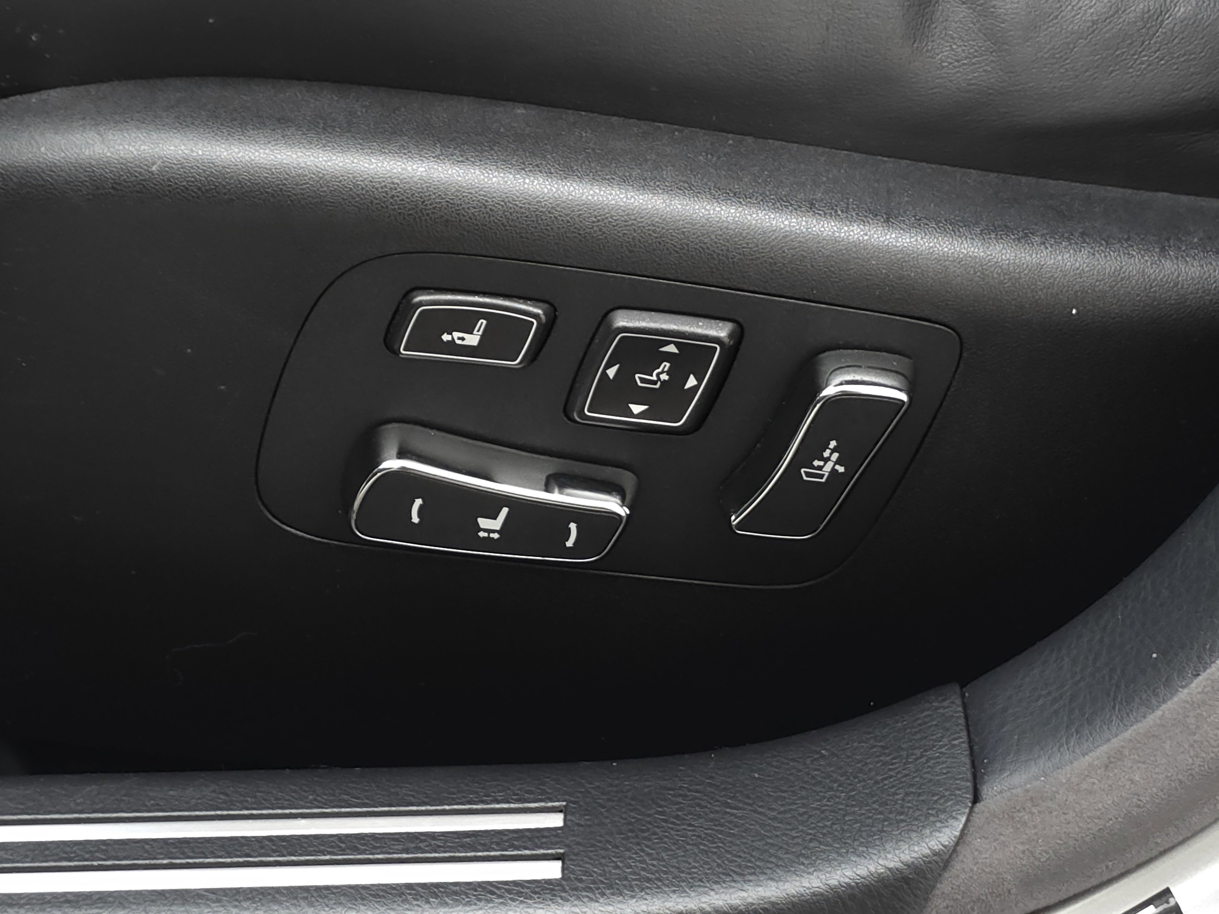 Used 2013 Lexus LS 460 AWD image 11