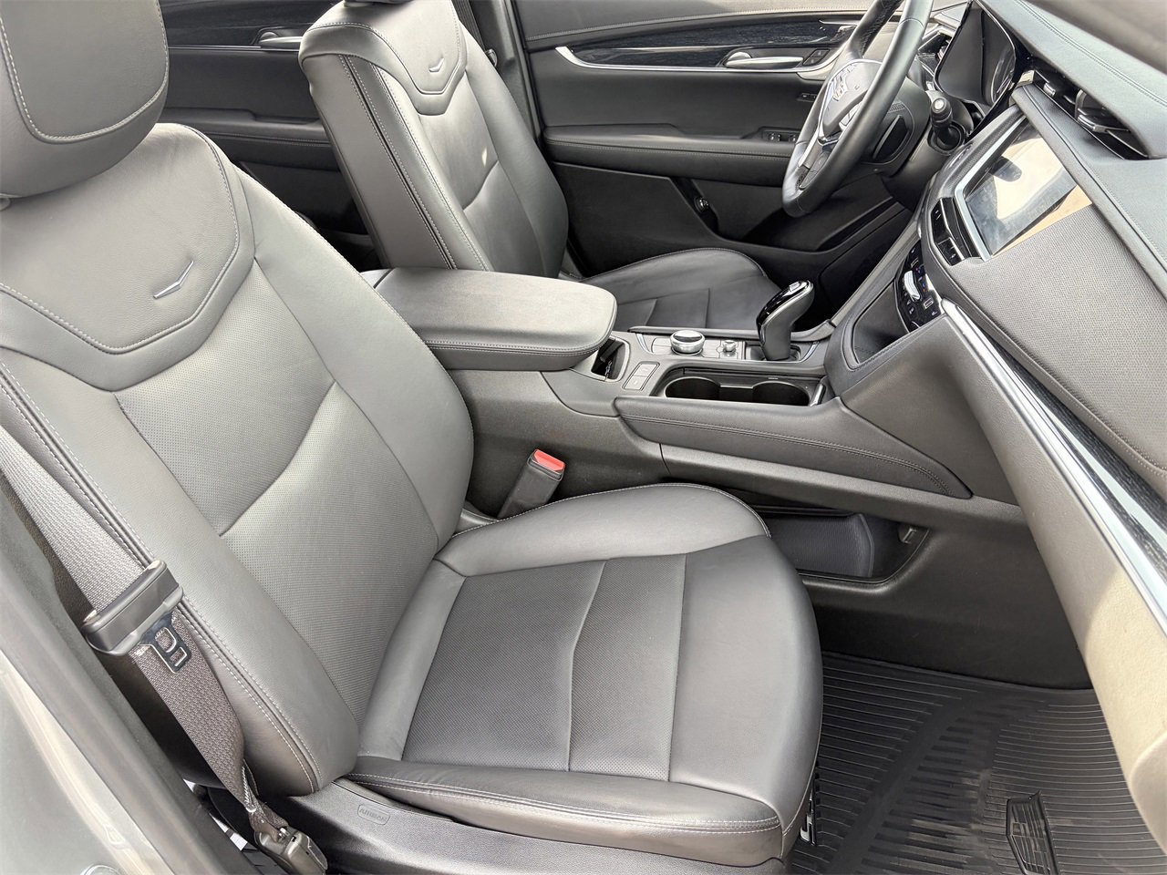 Certified 2025 Cadillac XT5 Premium Luxury image 11