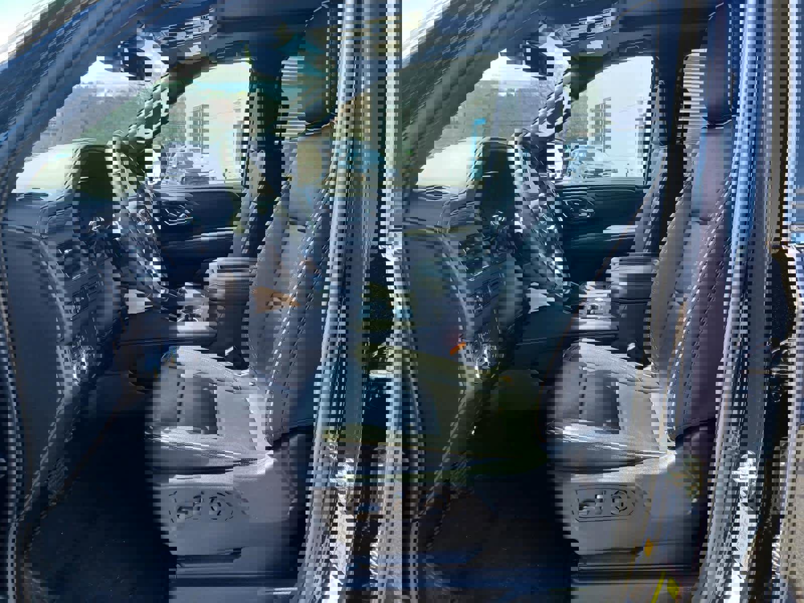 Used 2023 GMC Yukon XL SLT image 7