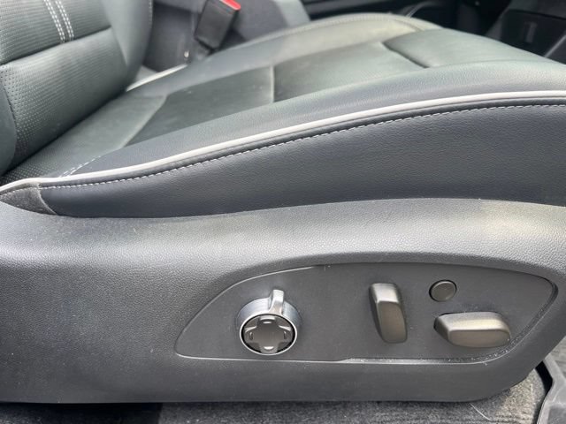 Used 2025 Buick Enclave Avenir w/ LPO, Floor Liner Package AWD/4WD image 14