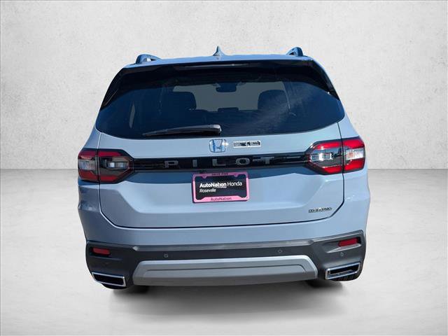 New 2025 Honda Pilot Touring image 7