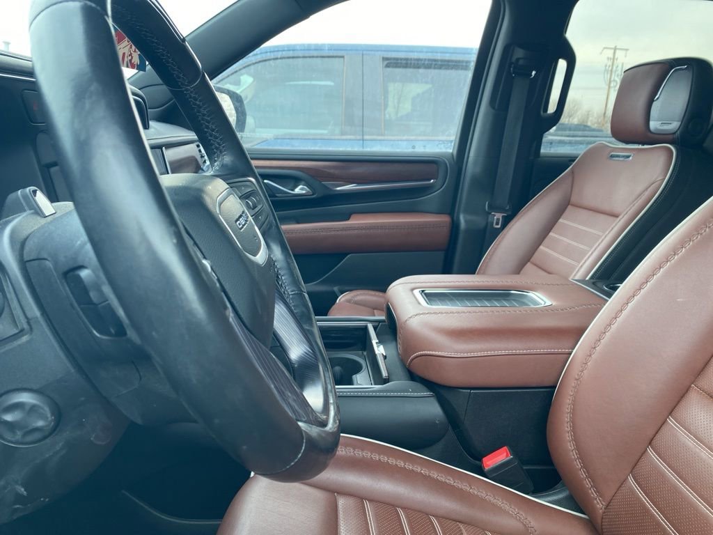Used 2023 GMC Yukon XL Denali Ultimate AWD/4WD image 6