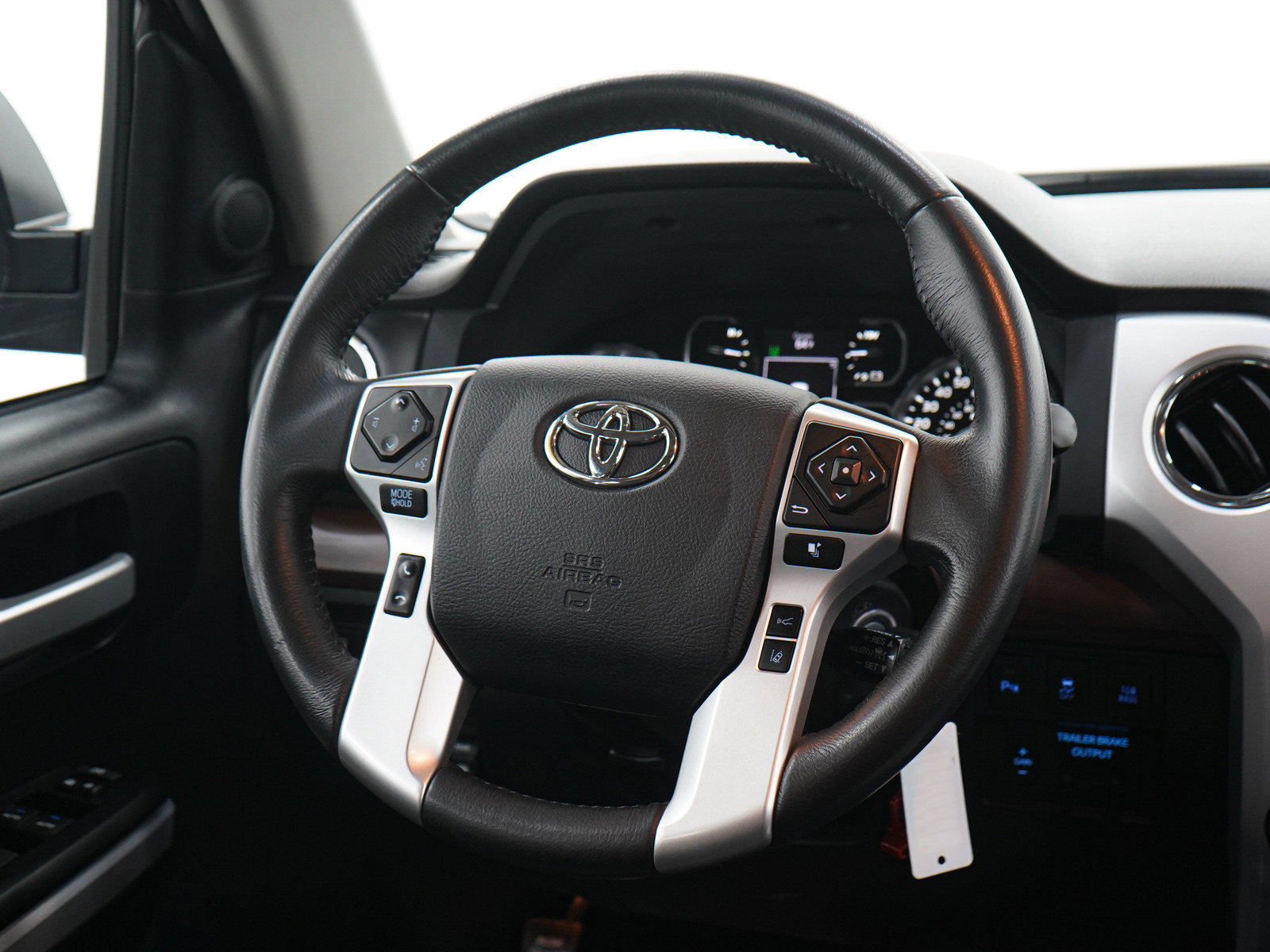 Used 2018 Toyota Tundra Limited w/ Limited Premium Package AWD/4WD image 17
