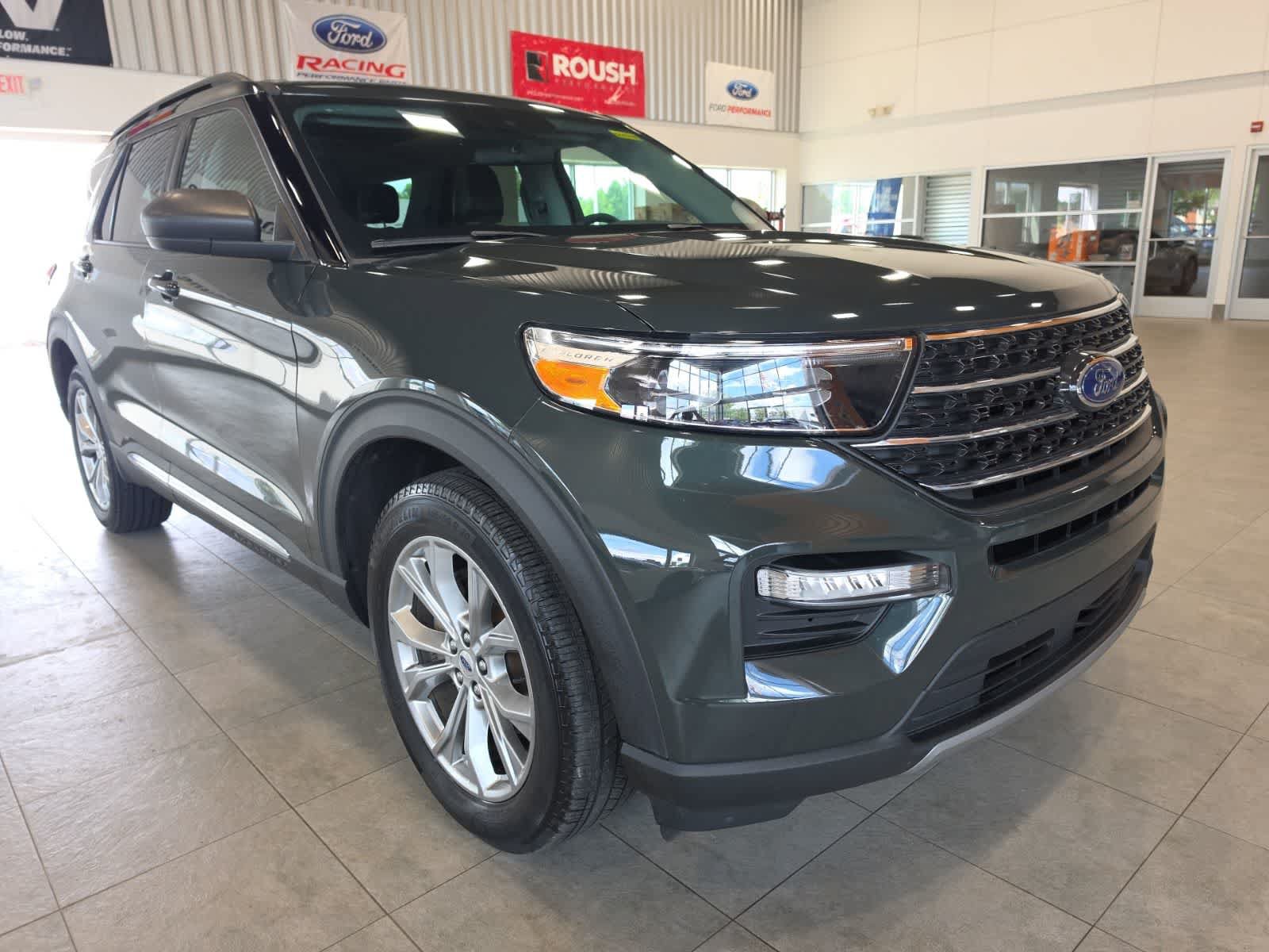 Used 2023 Ford Explorer XLT w/ Equipment Group 202A AWD/4WD image 4
