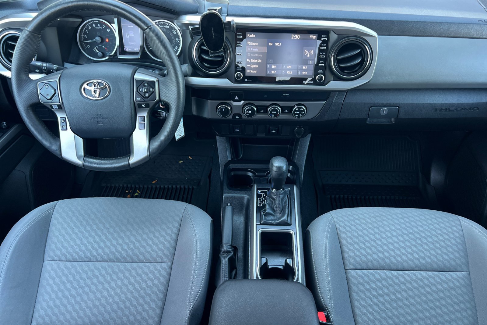 Used 2020 Toyota Tacoma SR5 AWD/4WD image 10
