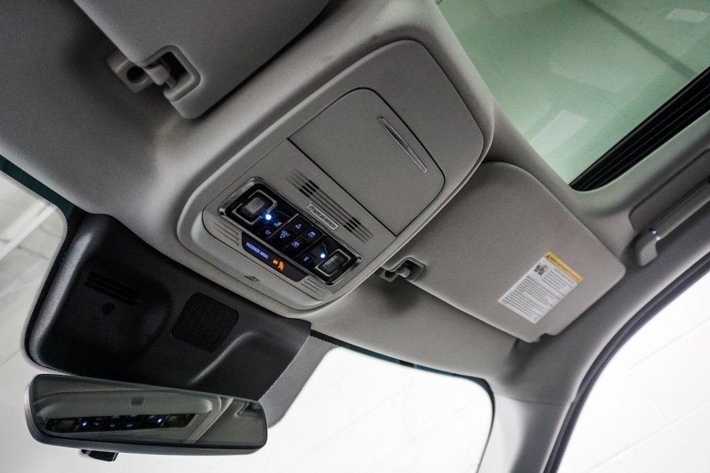 Used 2025 Lincoln Navigator L Reserve AWD/4WD image 32