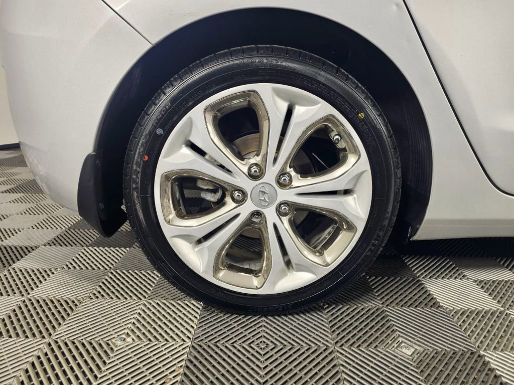 Used 2013 Hyundai Elantra GT w/ Style Pkg image 9