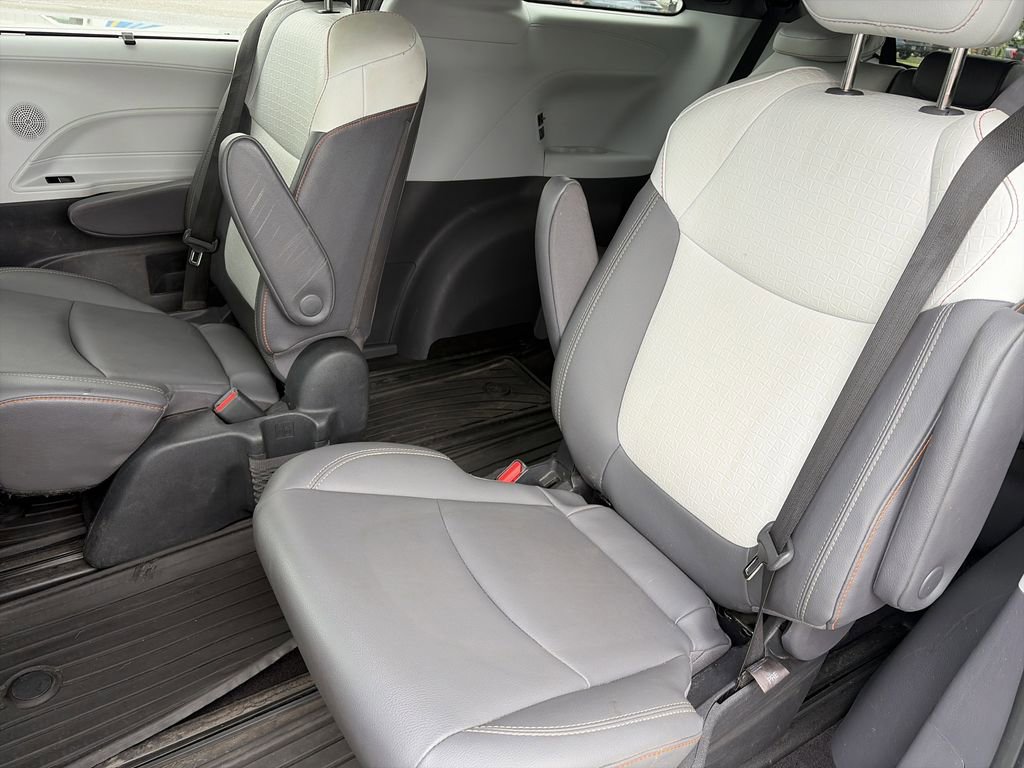 Used 2022 Toyota Sienna XSE w/ XSE Plus Package AWD/4WD image 28