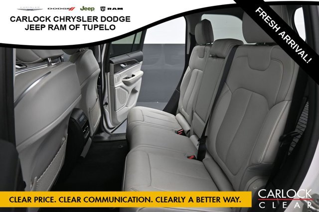 Used 2023 Jeep Grand Cherokee Overland w/ Luxury Tech Group IV AWD/4WD image 28