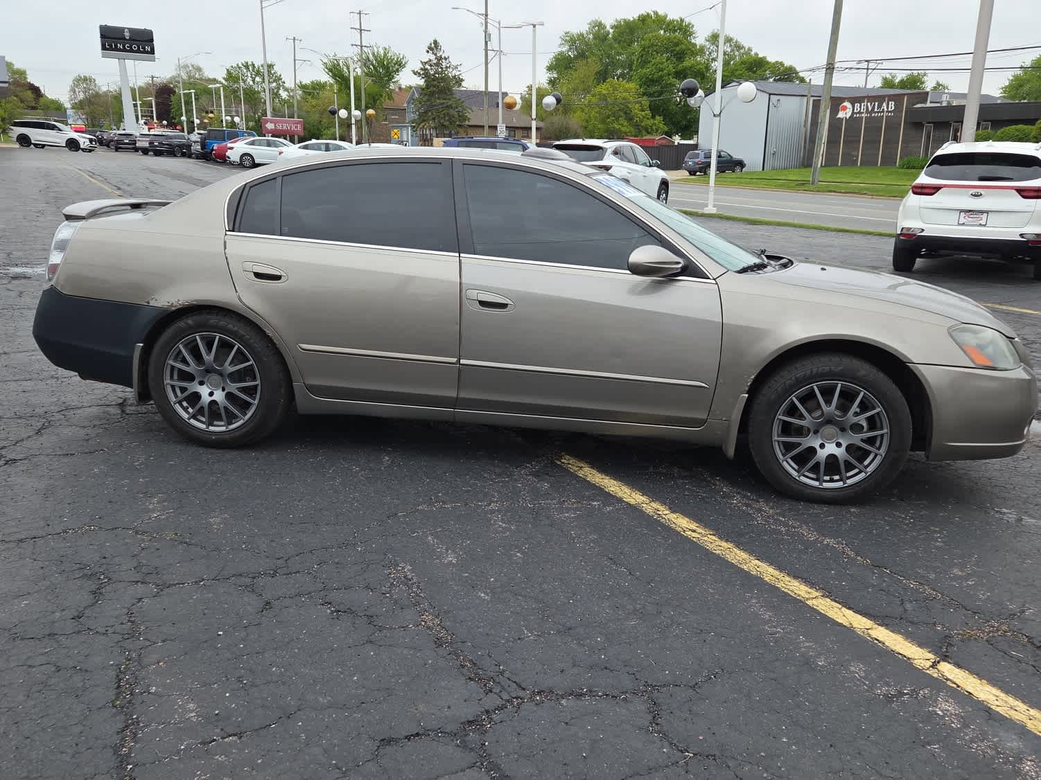 Used 2005 Nissan Altima 3.5 SE w/ (N01) Sport Plus Pkg FWD image 4