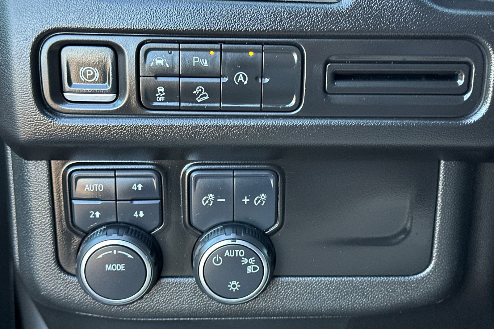Used 2024 Chevrolet Tahoe Premier AWD/4WD image 38