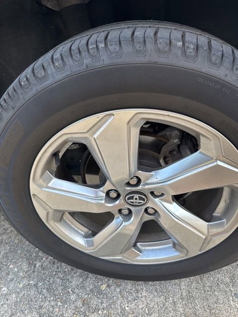 Used 2020 Toyota RAV4 Limited image 23