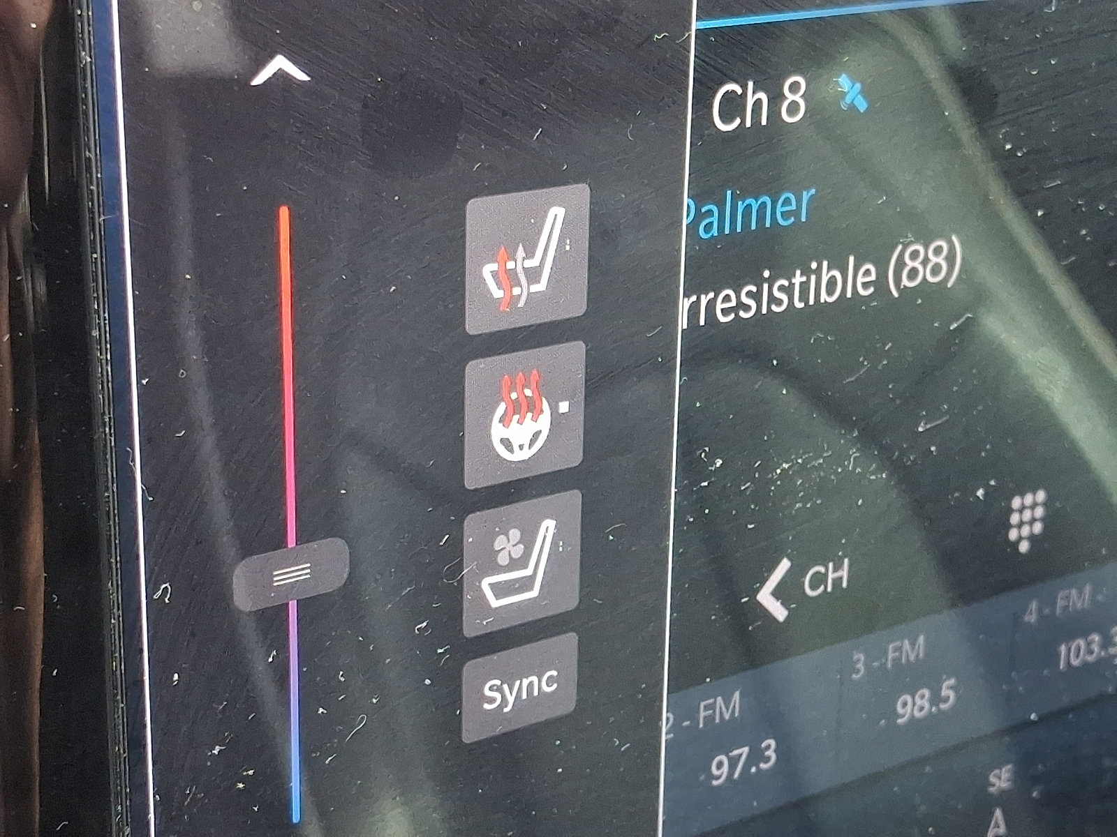 Used 2025 Chrysler Pacifica Limited FWD image 26