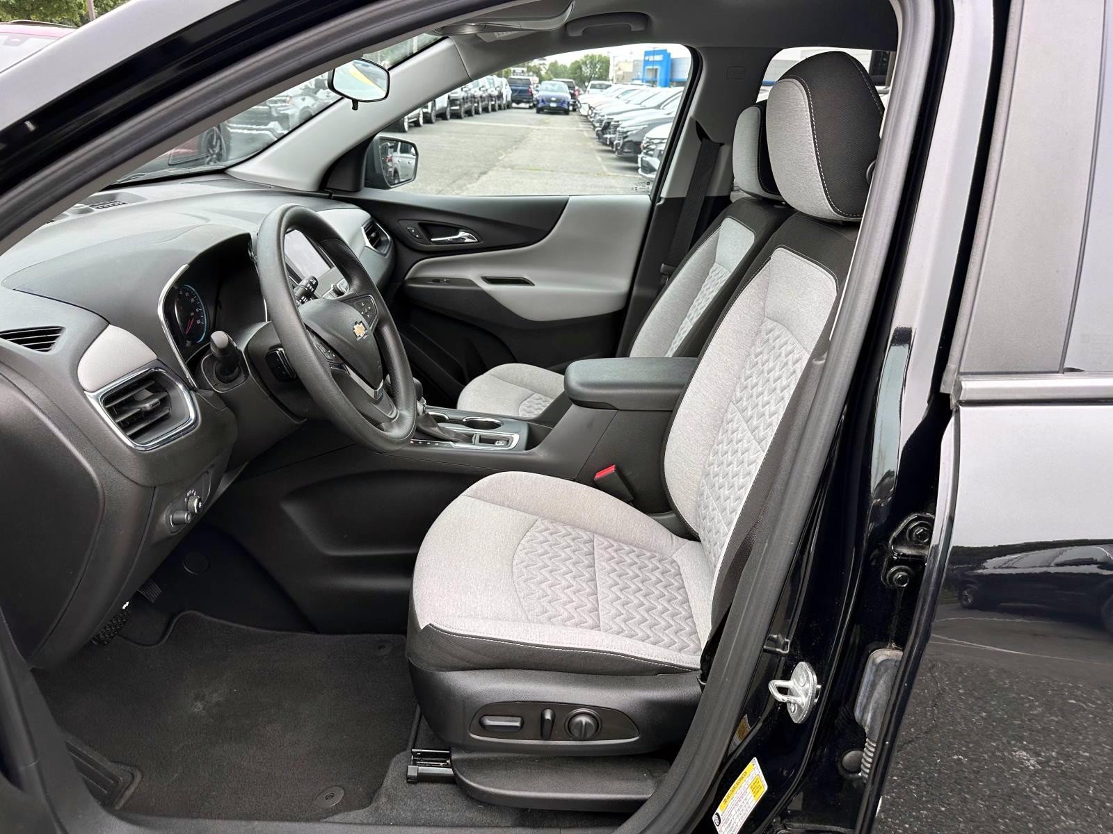Used 2023 Chevrolet Equinox LS w/ LS Convenience Package AWD/4WD image 11