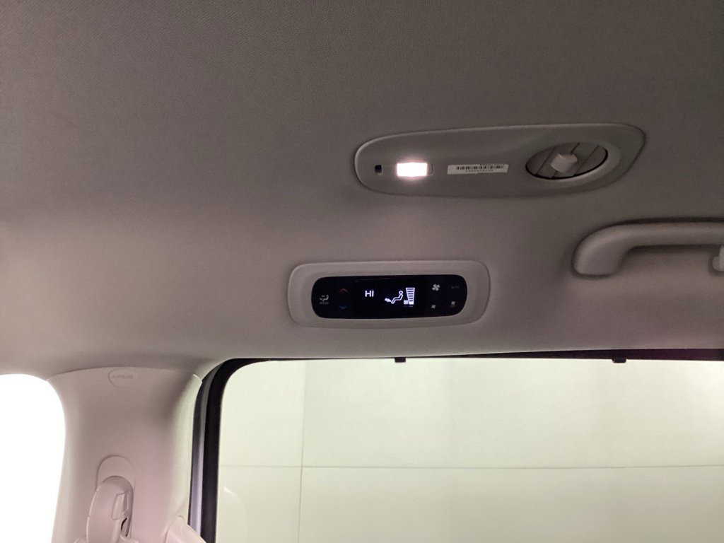 Used 2024 Chrysler Pacifica Touring-L image 31