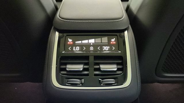 New 2026 Volvo XC90 B6 Plus w/ Protection Package Premier AWD/4WD image 32