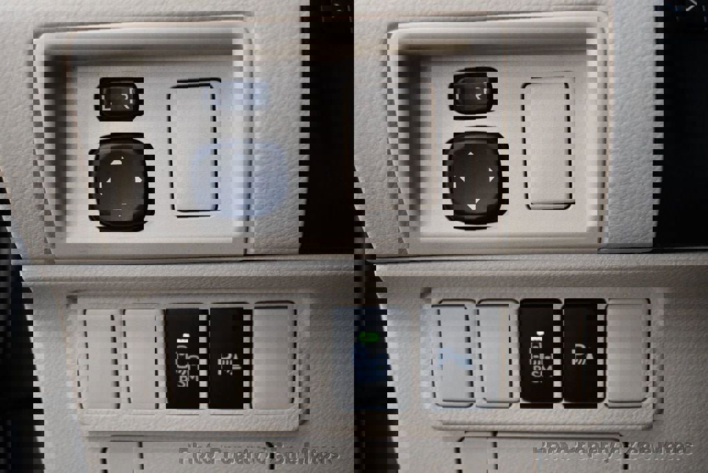 Used 2013 Lexus ES 300h image 34