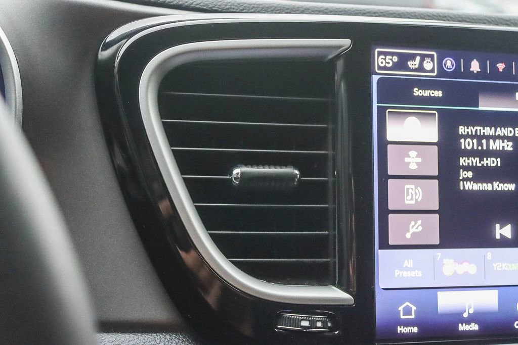 Used 2024 Chrysler Pacifica Select image 30