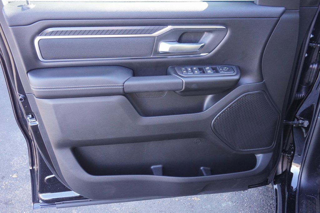 New 2026 RAM 1500 4x4 Crew Cab image 10