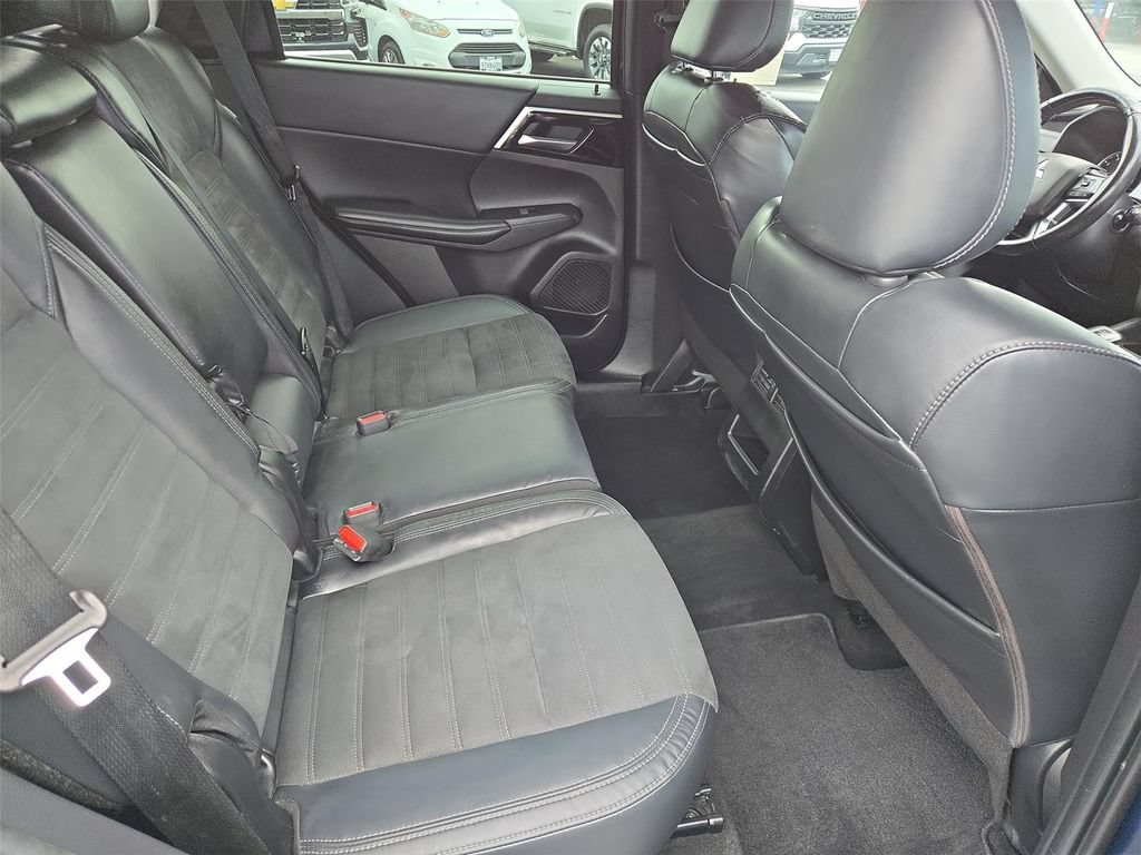 Used 2022 Mitsubishi Outlander SE FWD image 18