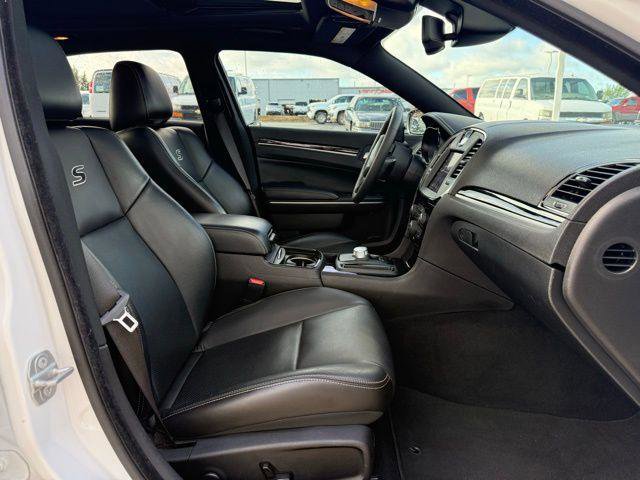 Used 2022 Chrysler 300 S w/ Comfort Group image 3