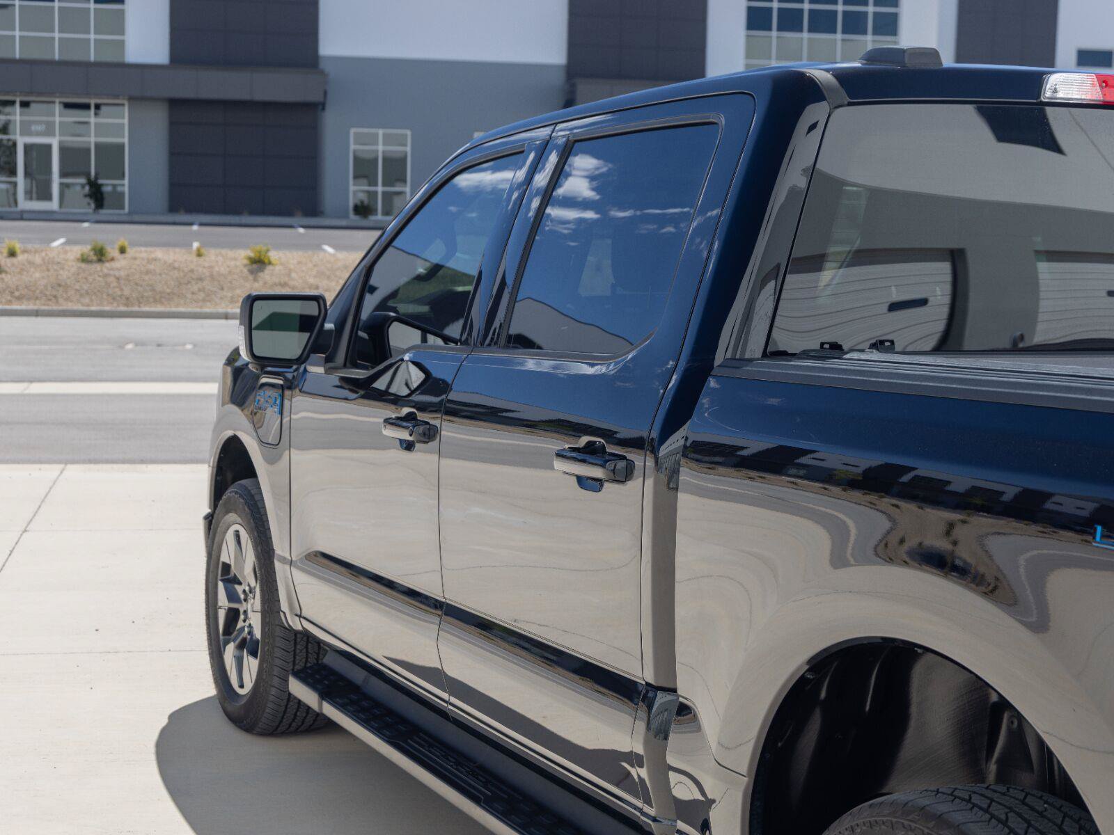 Used 2025 Ford F150 Lightning Flash AWD/4WD image 13