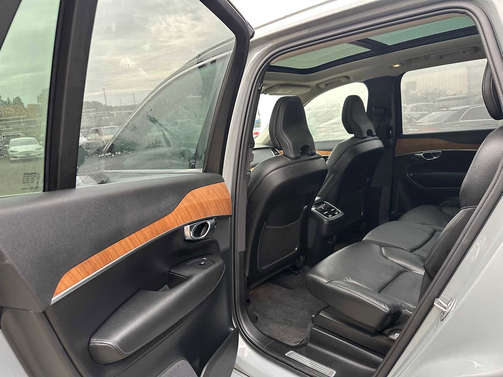 Certified 2025 Volvo XC90 B6 Plus image 16