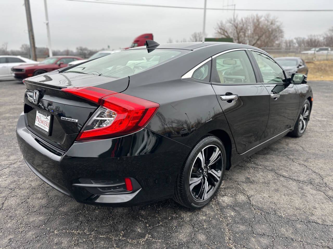 Used 2018 Honda Civic Touring image 5
