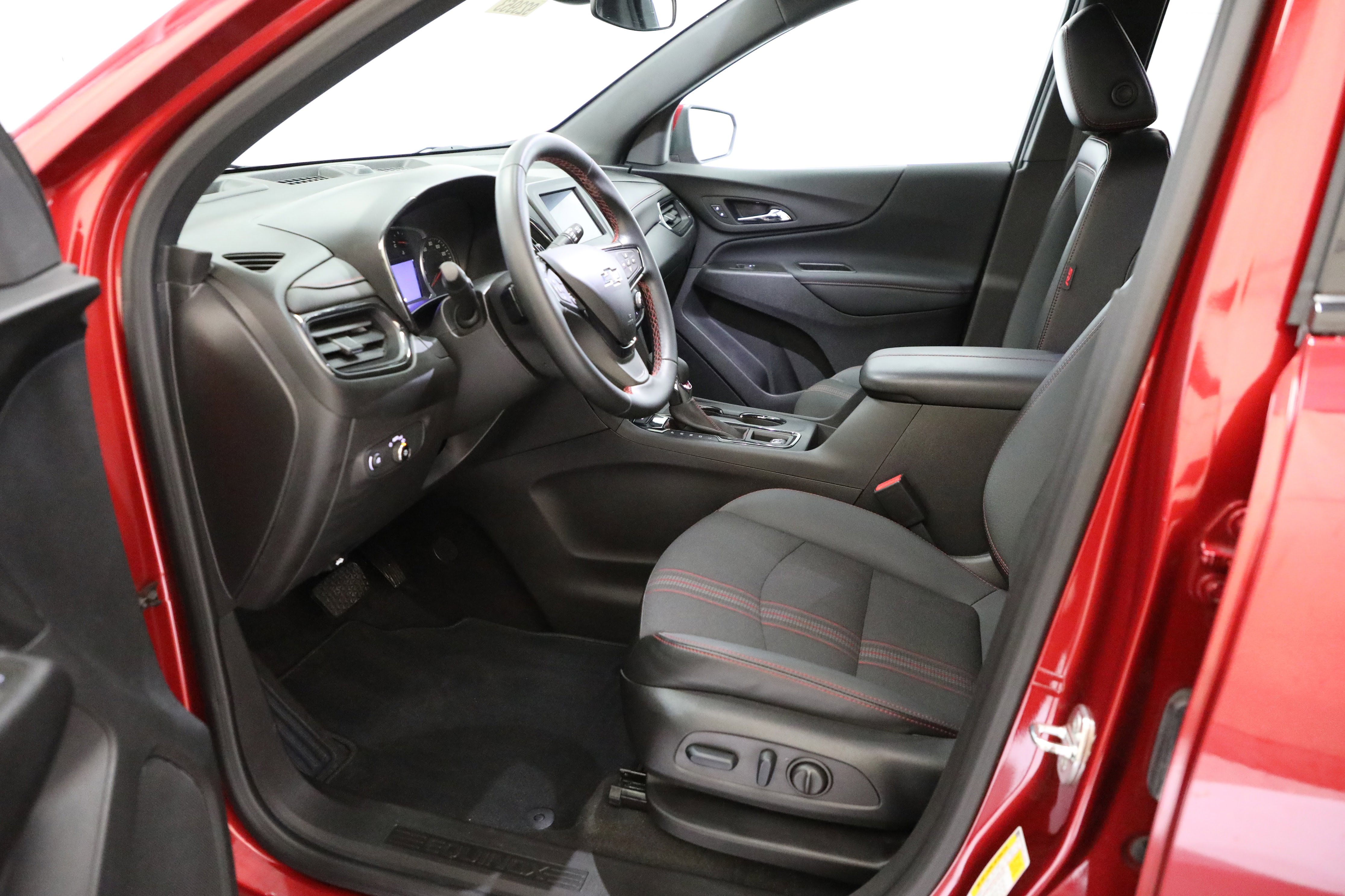 Used 2023 Chevrolet Equinox RS w/ LPO, Floor Liner Package image 11