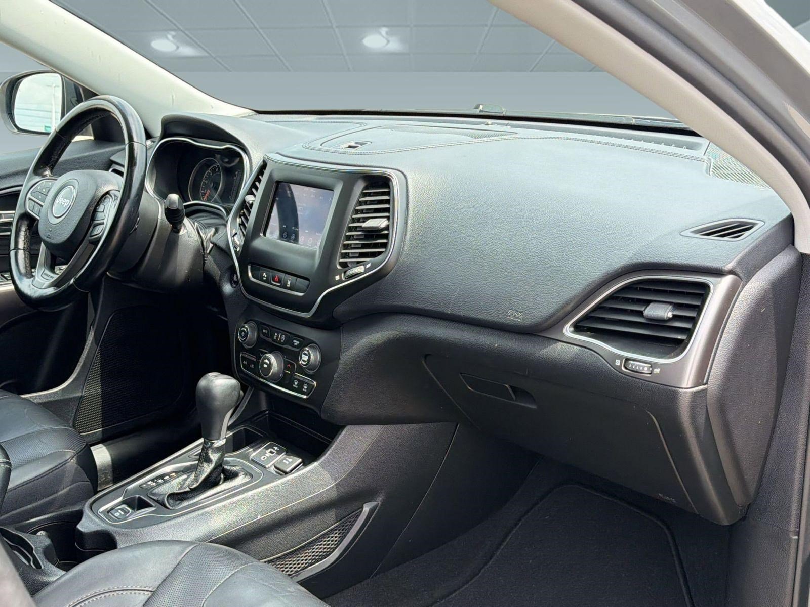 Used 2021 Jeep Cherokee Latitude Lux w/ Sun & Sound Group FWD image 30