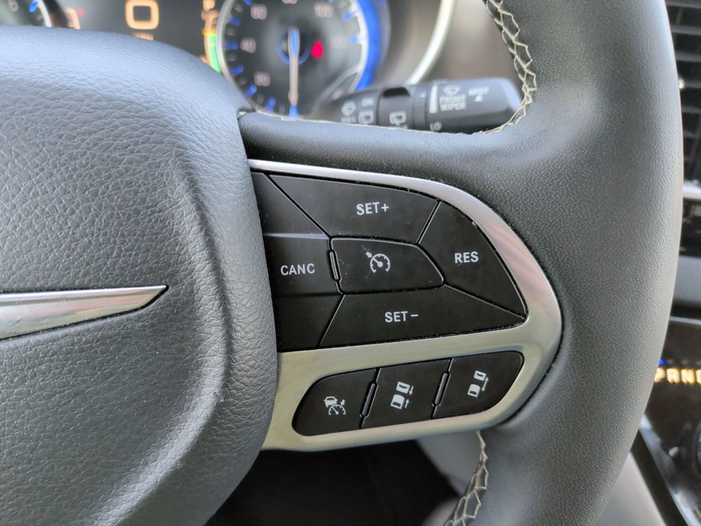 Used 2023 Chrysler Pacifica Touring-L FWD image 24