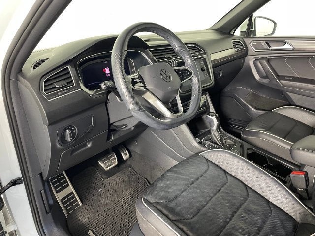 Used 2024 Volkswagen Tiguan SEL R-Line AWD/4WD image 3