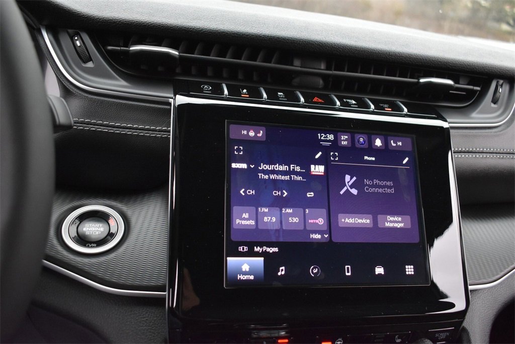 Used 2025 Jeep Grand Cherokee Laredo w/ Luxury Tech Group I image 16