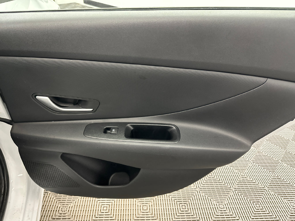 Used 2021 Hyundai Elantra SEL FWD image 14