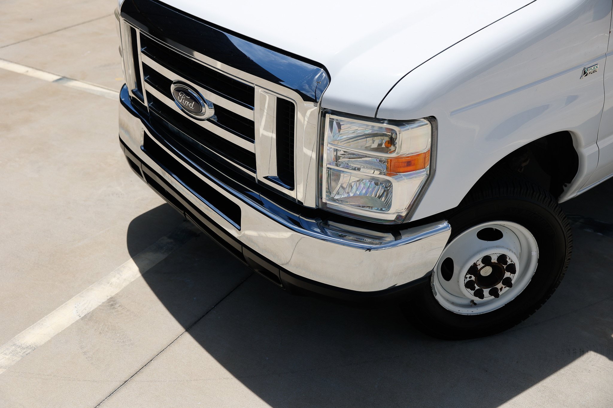Used 2018 Ford E-350 and Econoline 350 Super Duty RWD image 32