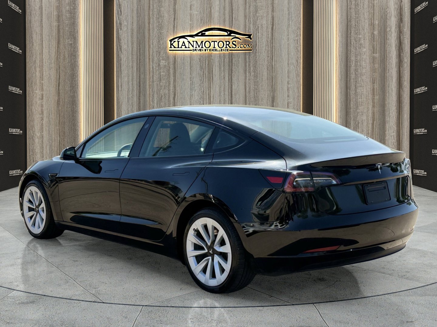 Used 2023 Tesla Model 3 Standard Range image 8