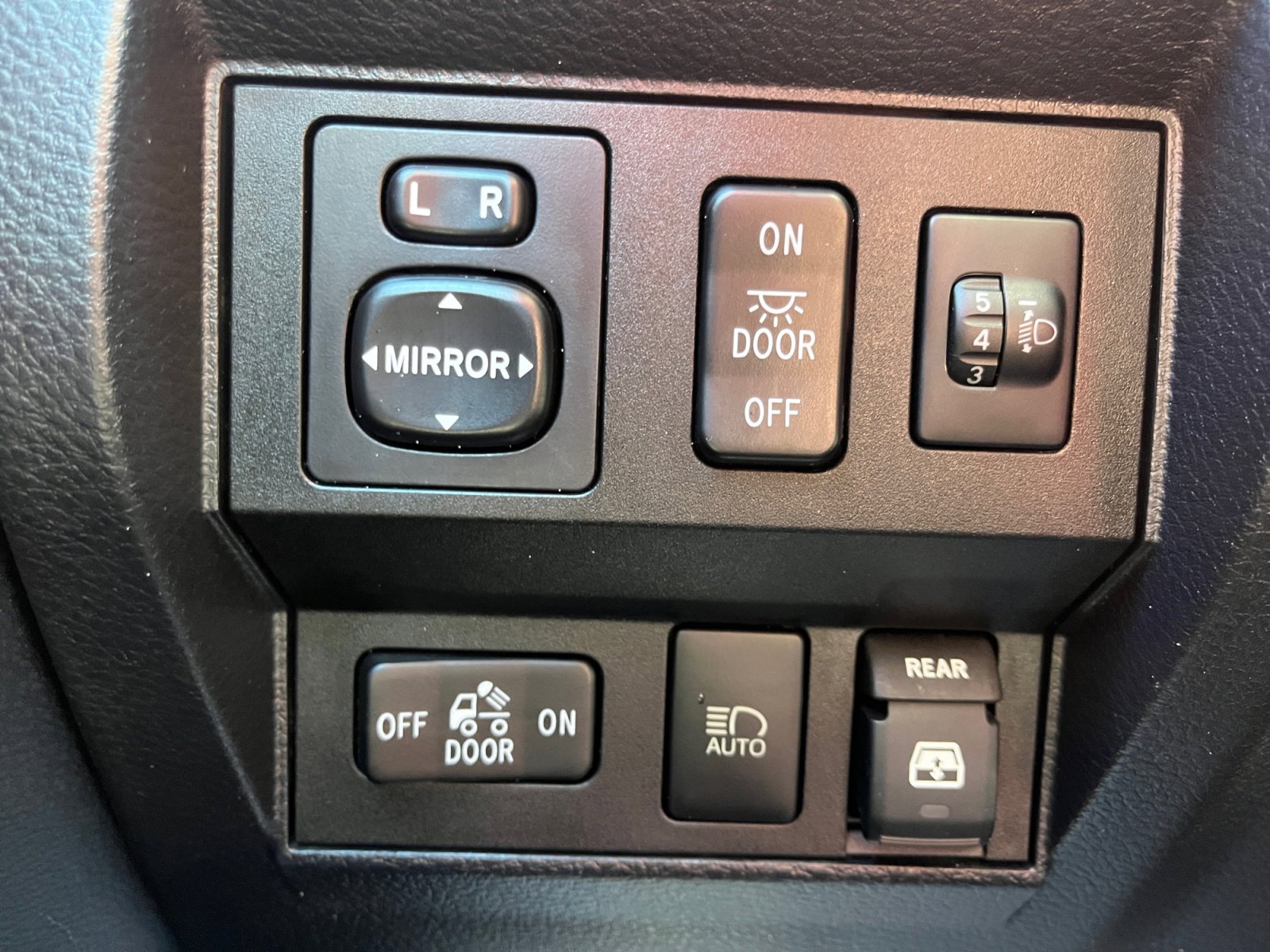 Used 2018 Toyota Tundra SR5 image 19