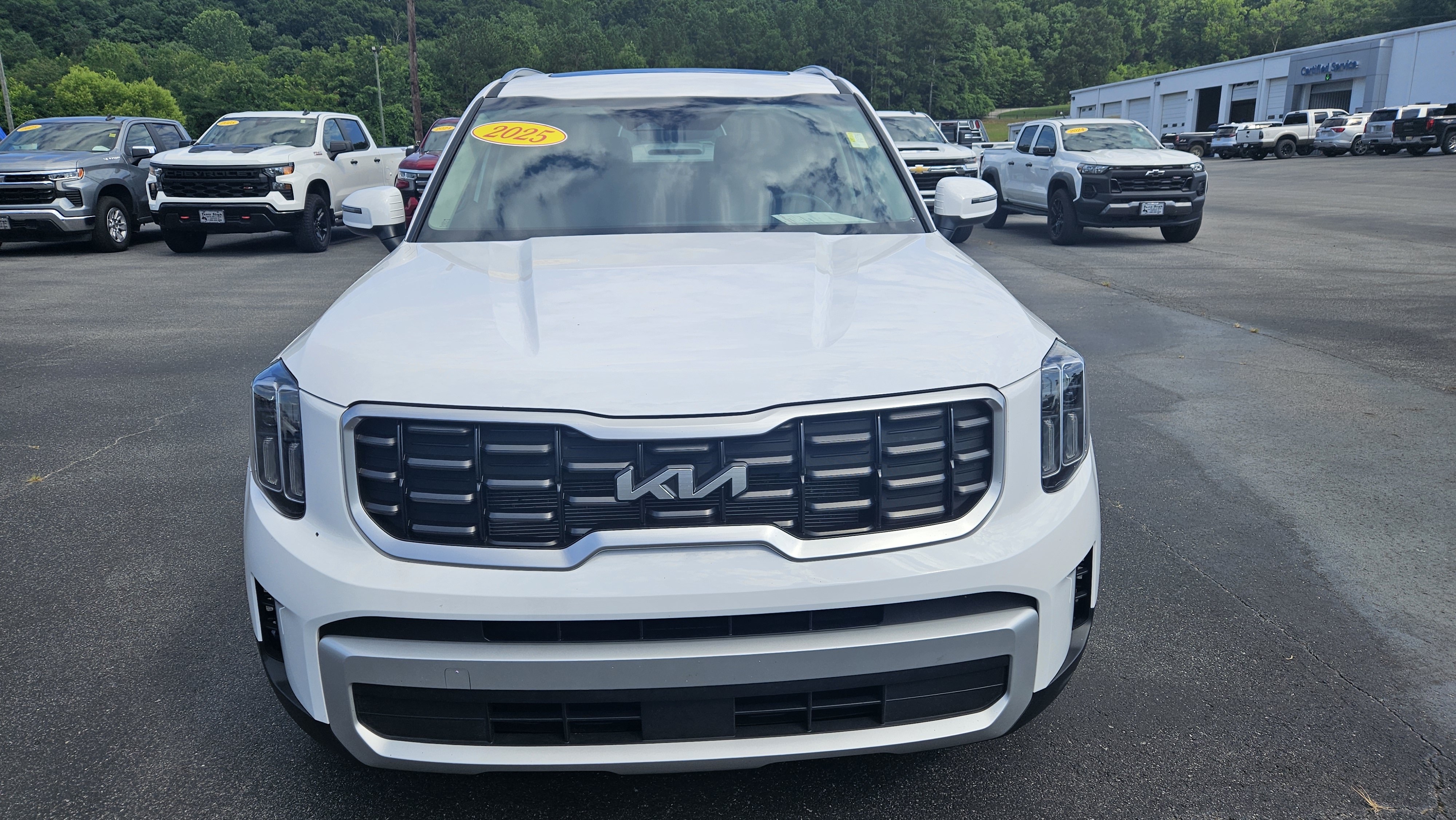 Used 2025 Kia Telluride S FWD image 3