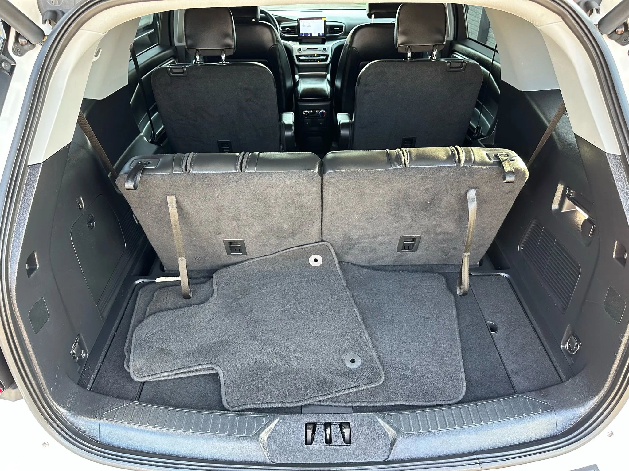 Used 2022 Ford Explorer XLT w/ Equipment Group 202A image 20