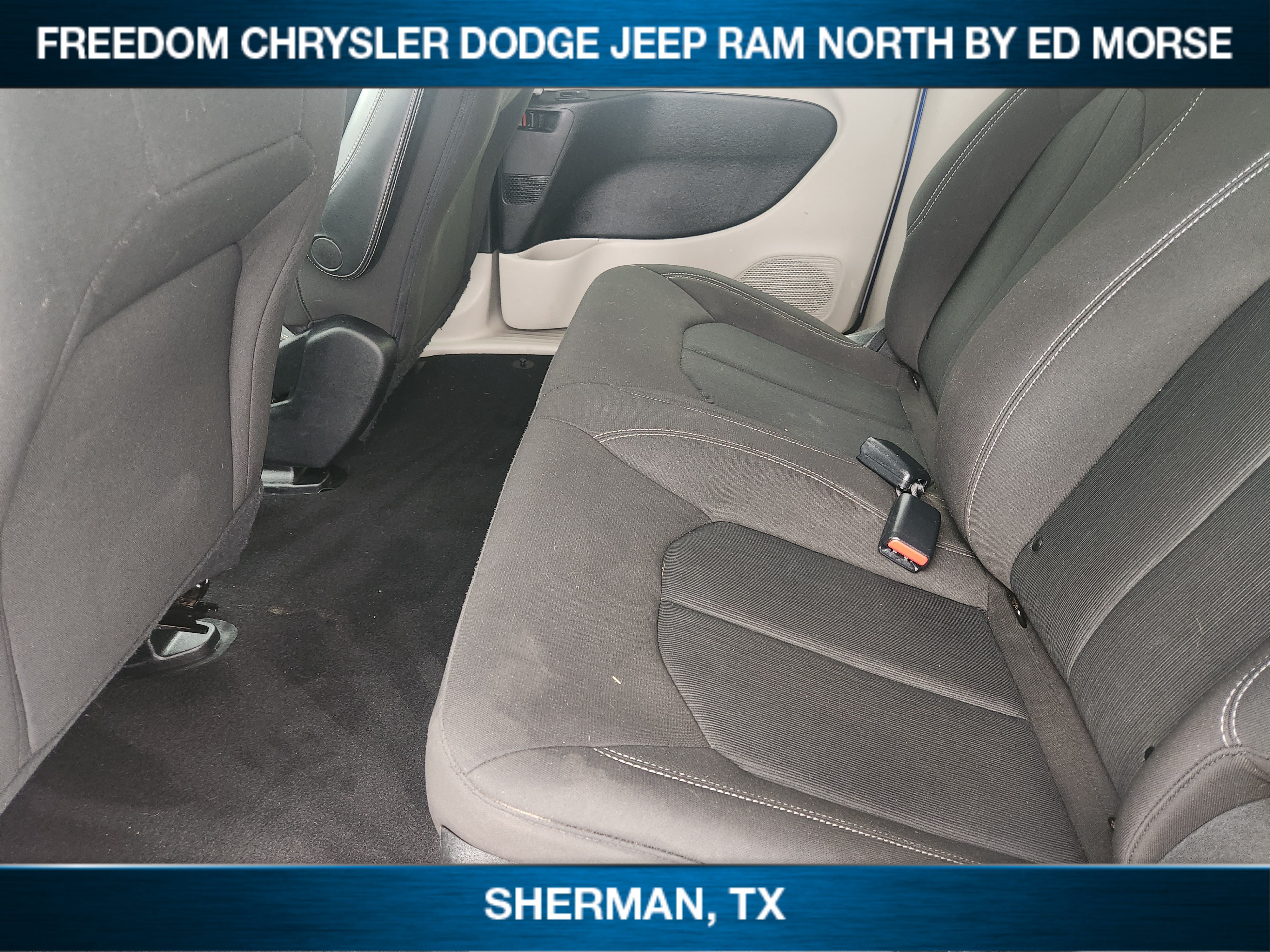 Used 2021 Chrysler Voyager L FWD image 19