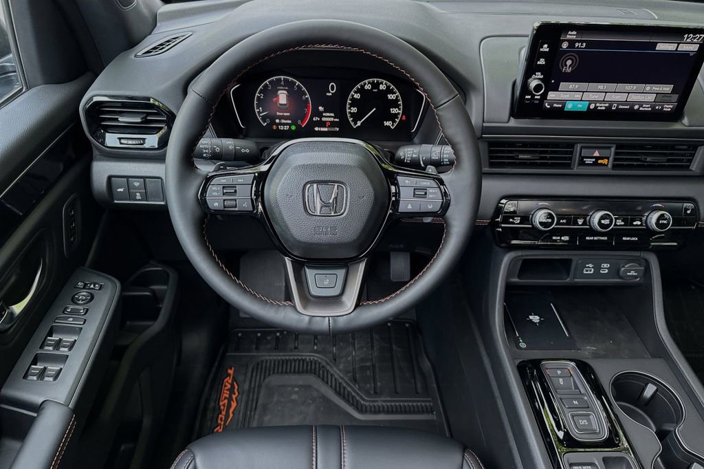 Used 2025 Honda Pilot TrailSport image 11