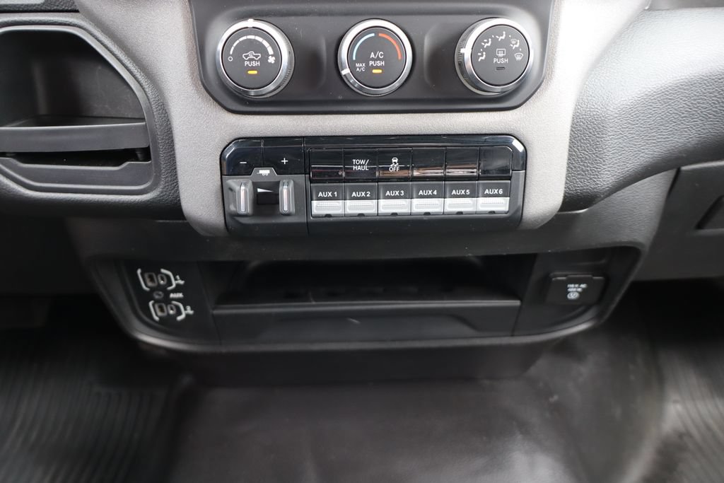 Used 2021 RAM 3500 Tradesman w/ Chrome Appearance Group RWD image 33