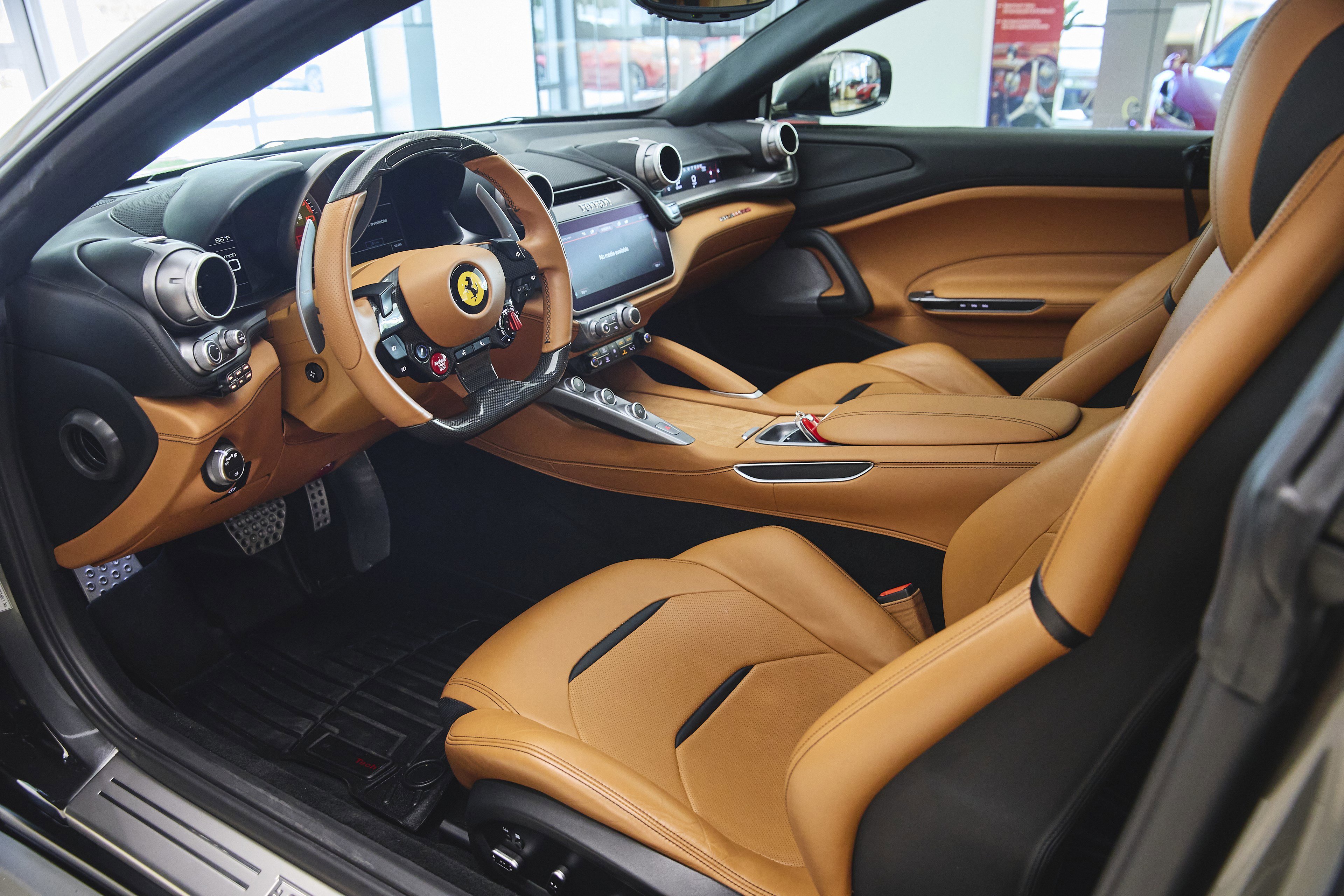 Used 2018 Ferrari GTC4Lusso image 25