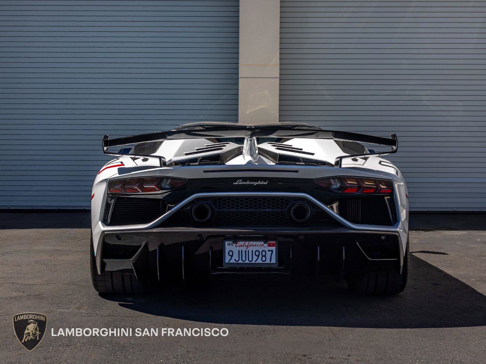 Used 2020 Lamborghini Aventador SVJ AWD/4WD image 8