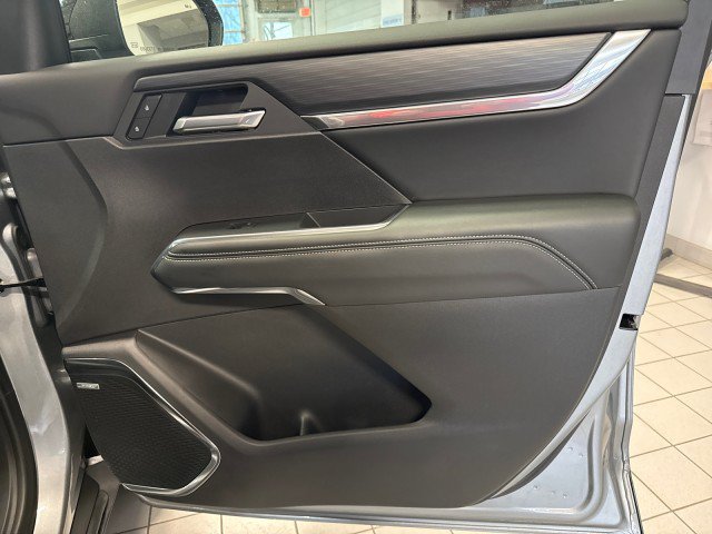Used 2025 GMC Acadia Elevation FWD image 30