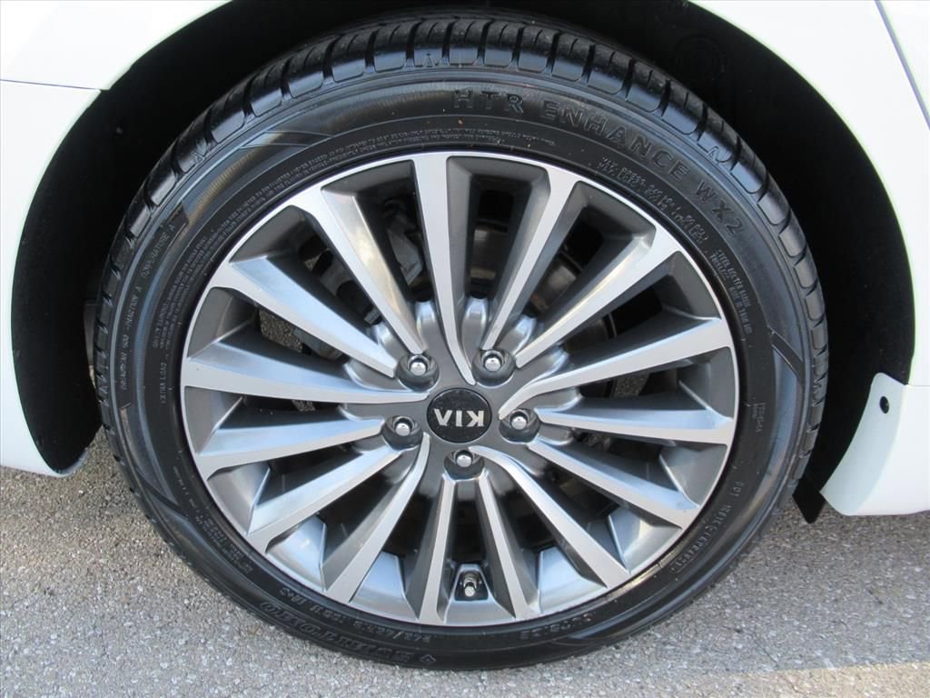 Used 2017 Kia Cadenza Premium w/ Luxury Package image 31