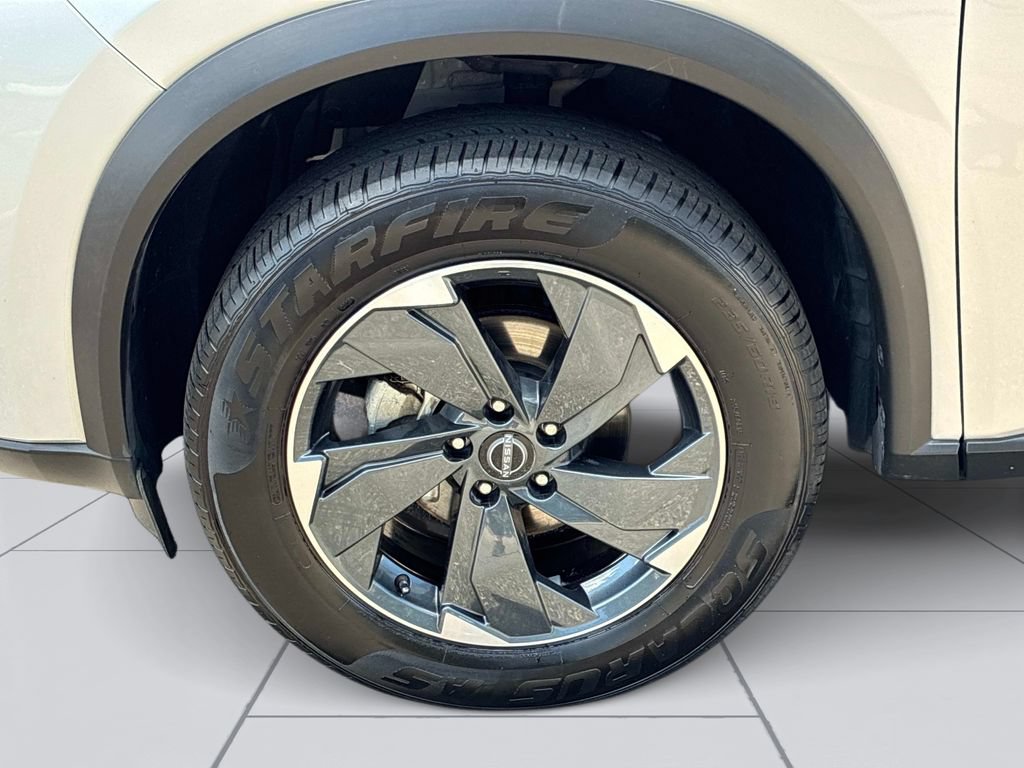 Used 2024 Nissan Rogue SV AWD/4WD image 12